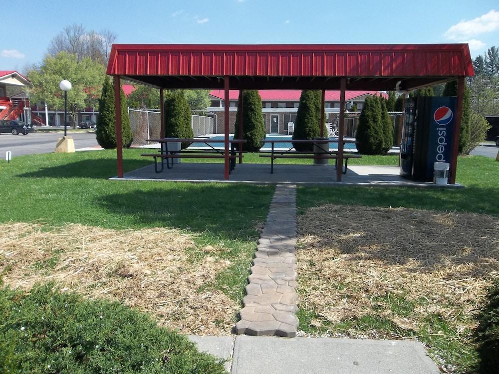 Quality Inn New River Gorge Фейетвилл Экстерьер фото