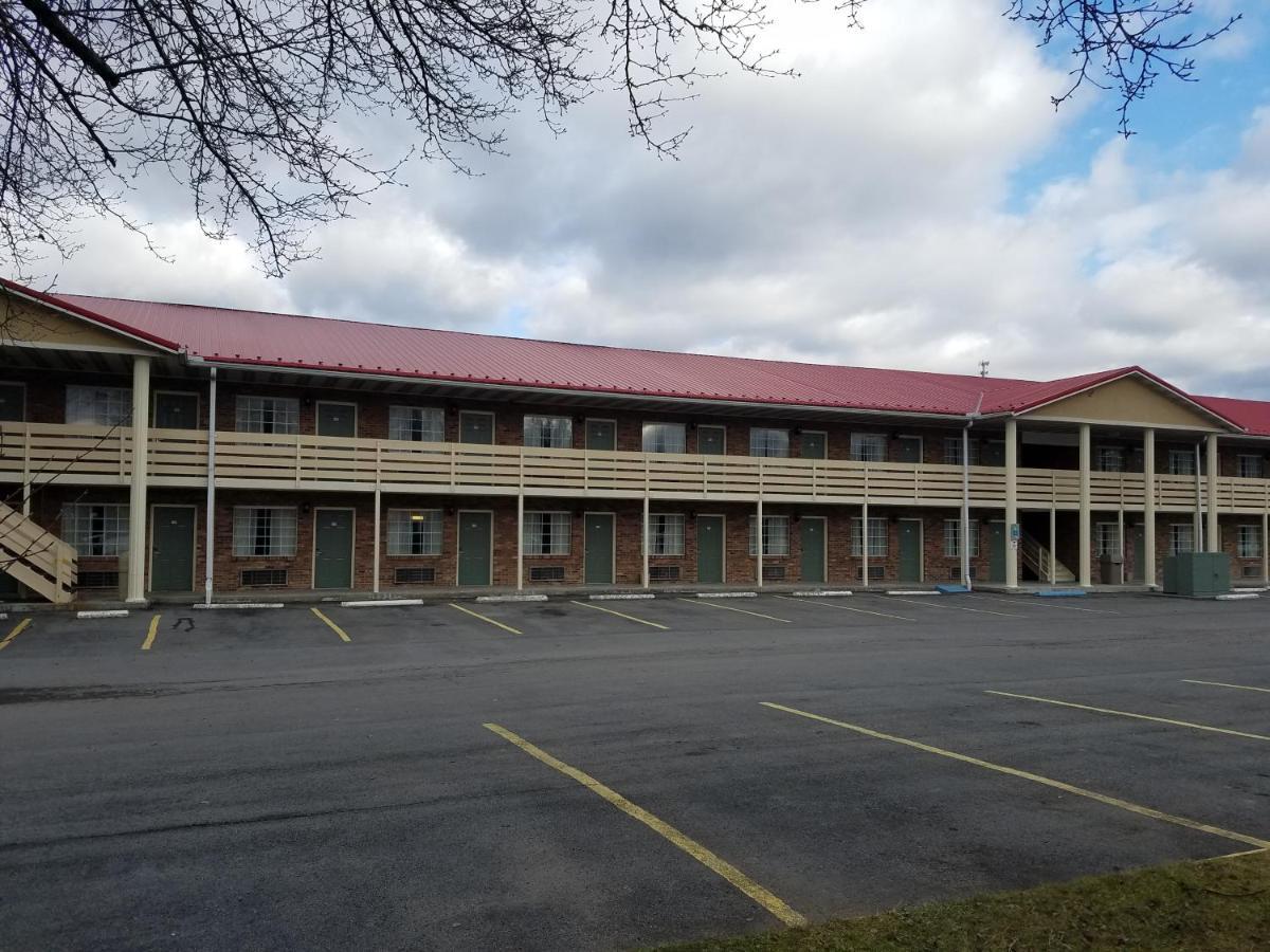 Quality Inn New River Gorge Фейетвилл Экстерьер фото