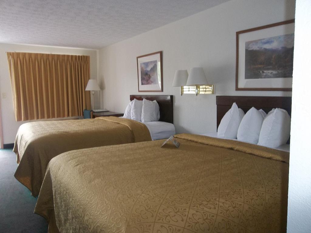 Quality Inn New River Gorge Фейетвилл Экстерьер фото