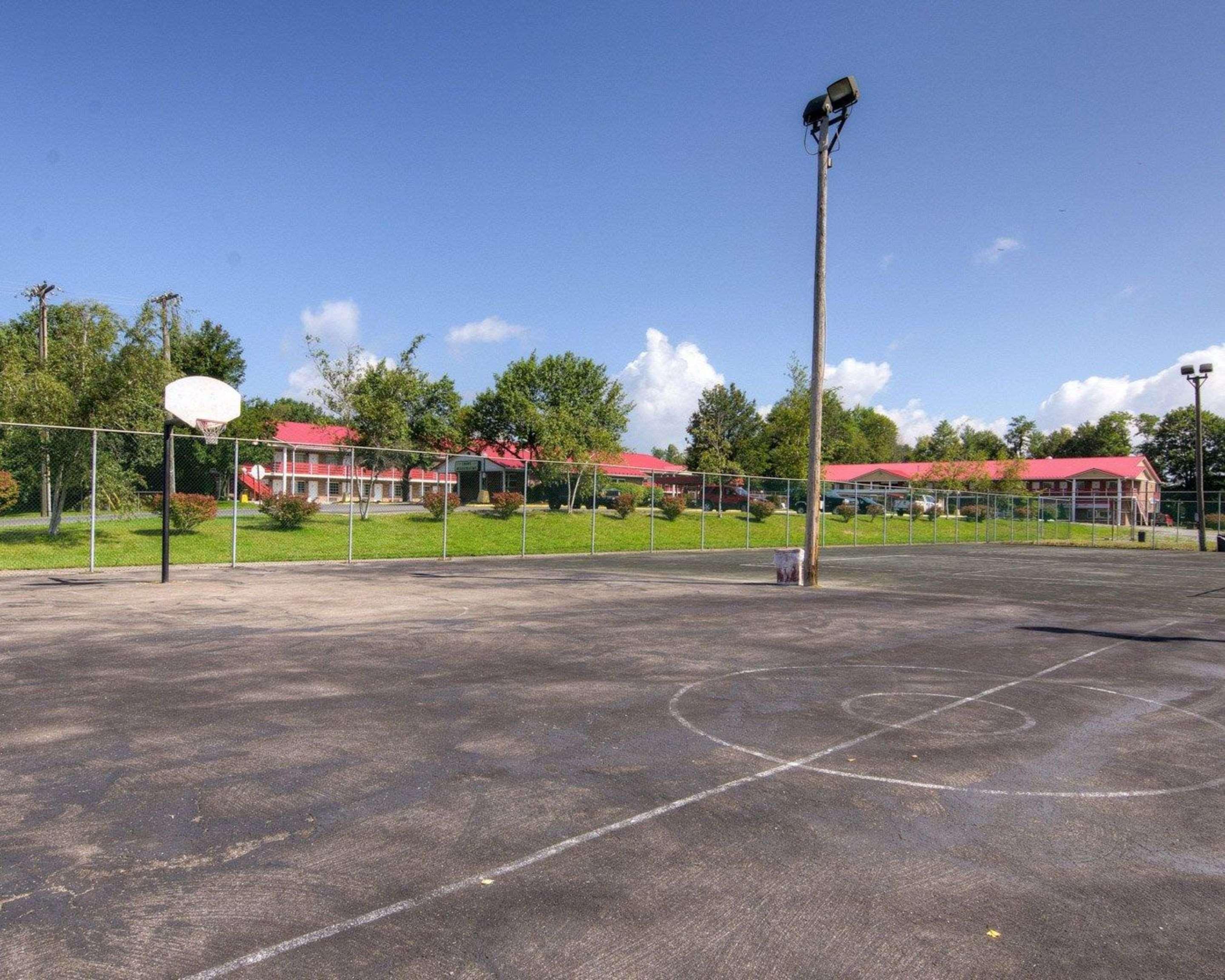 Quality Inn New River Gorge Фейетвилл Экстерьер фото