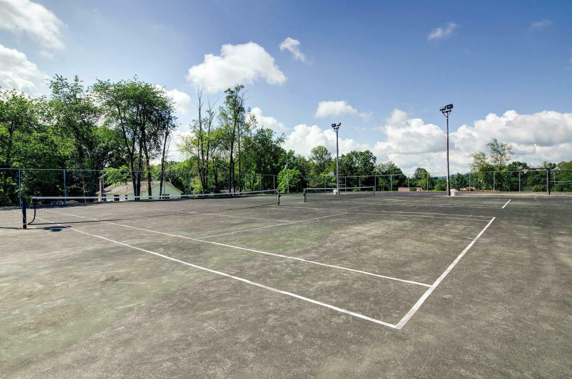 Quality Inn New River Gorge Фейетвилл Экстерьер фото